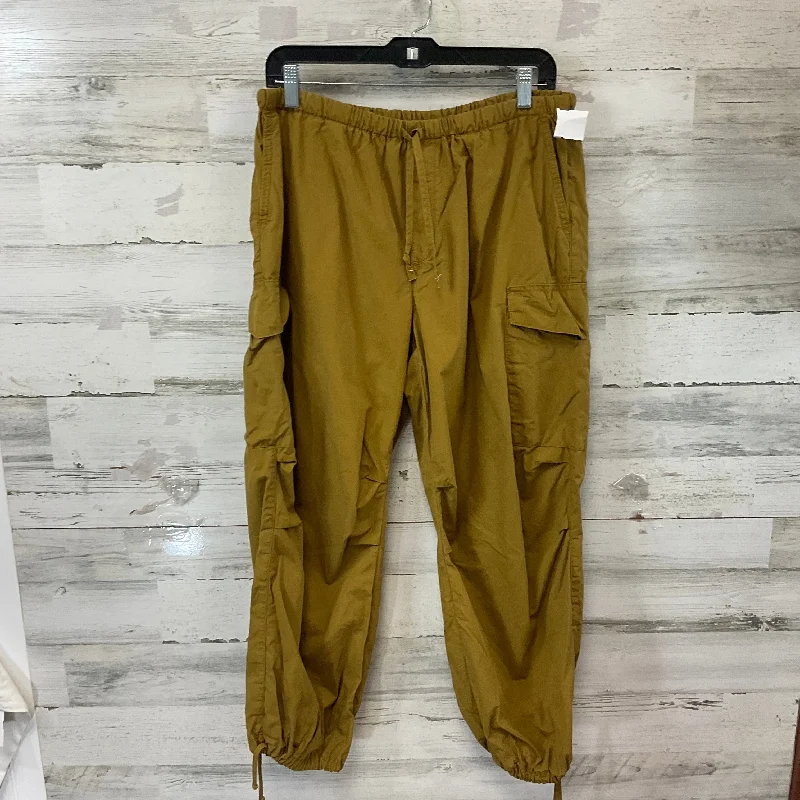 Pants Cargo & Utility By Pilcro In Tan, Size: Mp